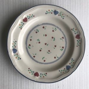 Set Of 2 Vintage Newcor “Legacy Hearts” Salad/Dessert Plates